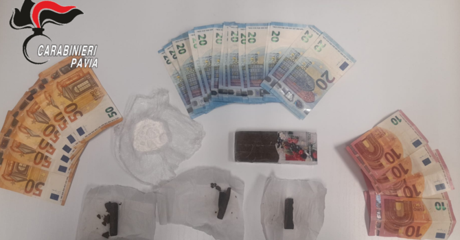 Landriano: due giovani trovati in auto con droga e contanti, arrestati