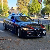 Mede: guarda lo smartphone e vede i ladri in casa: furto sventato a Mede, un arresto