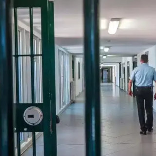 Trecate, arrestato un uomo accusato di violenza sessuale, maltrattamenti e rapina