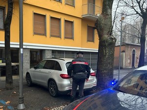 Voghera, sorpreso a rubare su un’auto in sosta: fermato un 52enne