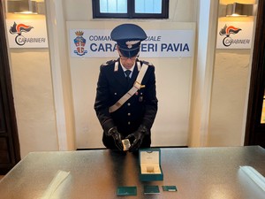 Pavia, ottantenne in trasferta tenta di vendere un orologio di lusso falso. Denunciato per truffa. Pavia, ottantenne in trasferta tenta di vendere un orologio di lusso falso. Denunciato per truffa.