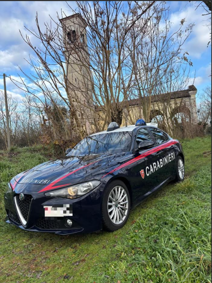 Cassolnovo: esce di casa con corda e coltello, il padre allerta i carabinieri che lo salvano in extremis Cassolnovo: esce di casa con corda e coltello, il padre allerta i carabinieri che lo salvano in extremis