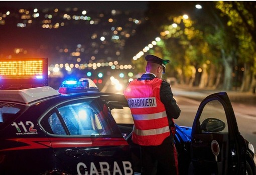 Trecate, sradicano la cassaforte del supermercato ma vengono fermati dalla vigilanza Trecate, sradicano la cassaforte del supermercato ma vengono fermati dalla vigilanza