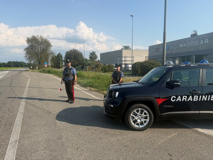 Tromello: fugge alla vista dei Carabinieri, 25enne bloccato e denunciato per detenzione di stupefacenti ai fini di spaccio Tromello: fugge alla vista dei Carabinieri, 25enne bloccato e denunciato per detenzione di stupefacenti ai fini di spaccio