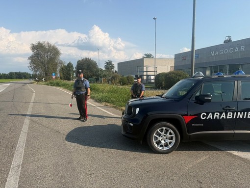 Tromello: fugge alla vista dei Carabinieri, 25enne bloccato e denunciato per detenzione di stupefacenti ai fini di spaccio Tromello: fugge alla vista dei Carabinieri, 25enne bloccato e denunciato per detenzione di stupefacenti ai fini di spaccio