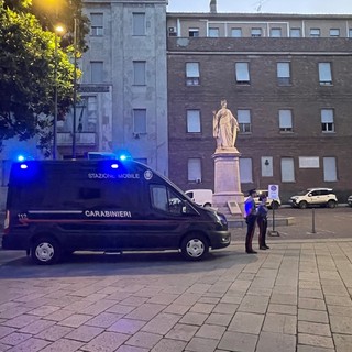 Pavia, controlli nel centro storico. L’Arma scende in campo con la stazione mobile Pavia, controlli nel centro storico. L’Arma scende in campo con la stazione mobile
