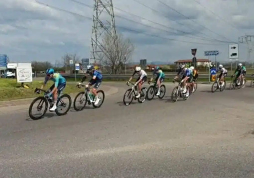 La "Milano – Torino" sfreccia a Magenta: ecco il passaggio alla rotonda di via Espinasse