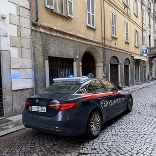 Ordina cibo tramite app di consegna a domicilio e minaccia il rider con una pistola, denunciato un 31enne