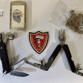 Pavia: due denunce per porto abusivo di armi, recuperato anche circa 1 etto di hashish Pavia: due denunce per porto abusivo di armi, recuperato anche circa 1 etto di hashish