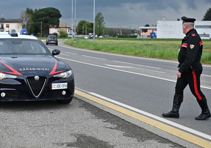 Fugge su auto rubata: inseguimento con i Carabinieri di Garlasco
