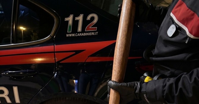 Pavia: alla guida con una mazza da baseball, un denunciato Pavia: alla guida con una mazza da baseball, un denunciato