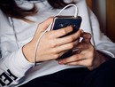 Smartphone vietati anche alle scuole superiori: scatta il divieto del Ministero Smartphone vietati anche alle scuole superiori: scatta il divieto del Ministero
