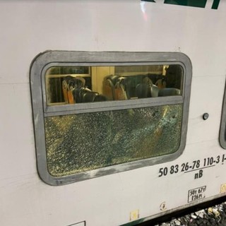 Finestrino danneggiato sulla linea ferroviaria Milano-Mortara, denunciato un 21enne
