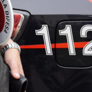 Carabinieri eroi: salgono sul tetto e salvano in extremis una giovane donna che voleva togliersi la vita