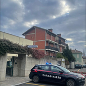 Gambolò, nonostante il divieto di avvicinamento continua a perseguitare la madre. I carabinieri arrestano un 27enne Gambolò, nonostante il divieto di avvicinamento continua a perseguitare la madre. I carabinieri arrestano un 27enne