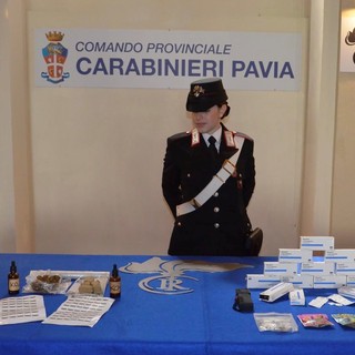 Marcignago: i Carabinieri arrestano due persone per resistenza, lesioni, minacce a pubblico ufficiale e spaccio di sostanze stupefacenti.