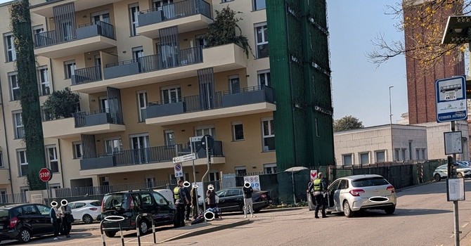 Corbetta, incidente in via Oberdan: ferito 16enne in moto, finisce in ospedale in codice giallo