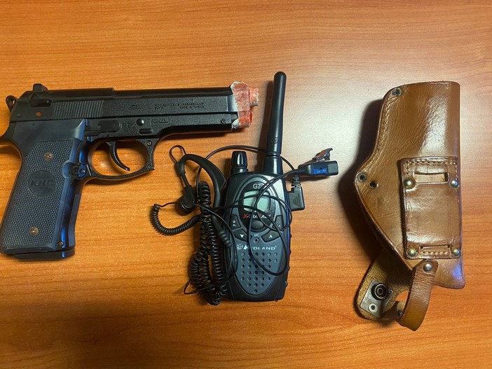 Salice Terme: party di carnevale, minorenne sorpreso con un pistola da softair irregolare Salice Terme: party di carnevale, minorenne sorpreso con un pistola da softair irregolare