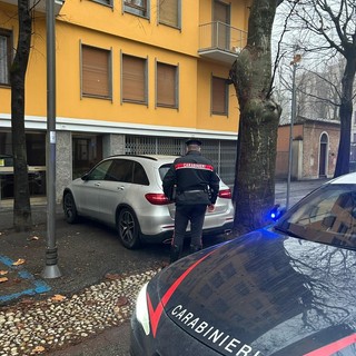 Voghera, sorpreso a rubare su un’auto in sosta: 53enne finisce in manette