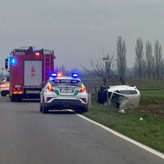 Cisliano: automobilista si ribalta nel campo lungo la provinciale di Bestazzo