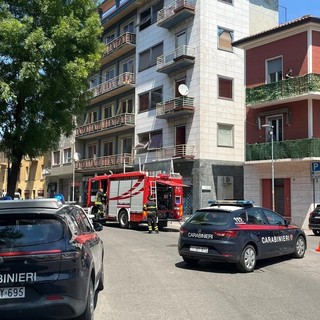 Voghera: rogo divora appartamento, evacuato l'intero stabile: nessun ferito Voghera: rogo divora appartamento, evacuato l'intero stabile: nessun ferito