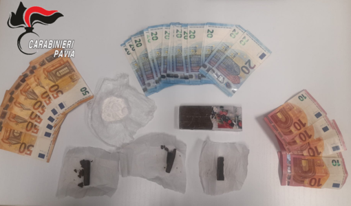 Landriano: due giovani trovati in auto con droga e contanti, arrestati