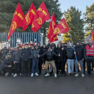 Corbetta, lavoratori Metalfer in sciopero: “Siamo stanchi di pagare i fallimenti altrui”