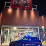 Mortara: avevano rubato un portafogli nel parcheggio della Bennet, denunciati due giovani