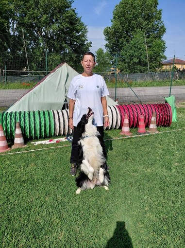 Orgoglio di Costanza: Antonella Signorelli e Shine conquistan l'8° posto agli Europei di Dog Dance a Karlskrona Orgoglio di Costanza: Antonella Signorelli e Shine conquistan l'8° posto agli Europei di Dog Dance a Karlskrona