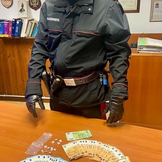 Casorate Primo: giovane 21enne trovato in auto con droga e contanti, denunciato dai carabinieri