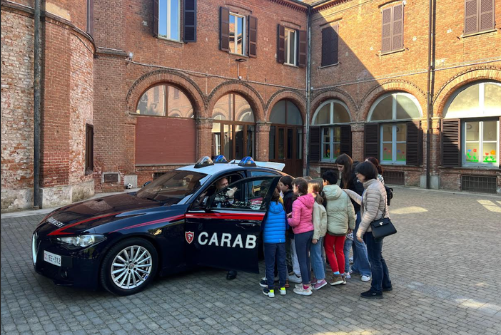 Vigevano, cultura della legalità: I bambini incontrano i Carabinieri