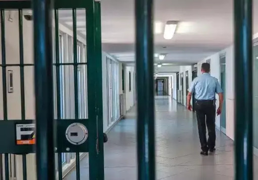Trecate, arrestato un uomo accusato di violenza sessuale, maltrattamenti e rapina