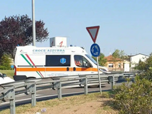 Magenta: incidente alla rotonda Tazio Nuvolari sulla SS11, ragazza in ospedale