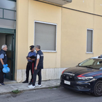 Robbio, aggredisce un 43enne e si nasconde sul balcone del vicino: fermato dai Carabinieri Robbio, aggredisce un 43enne e si nasconde sul balcone del vicino: fermato dai Carabinieri