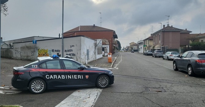 Cergnago: i carabinieri sequestrano 5mila euro di cosmetici rubati, denunciati due giovani Cergnago: i carabinieri sequestrano 5mila euro di cosmetici rubati, denunciati due giovani