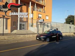 Belgioioso, goliardata finisce in incubo in stazione: imbrattano la cartella a una studentessa e le impediscono di prendere il treno. Denunciati 21 giovani