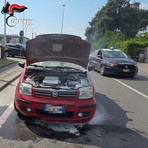 Mortara, auto in fiamme in via Lomellina: intervengono i Carabinieri