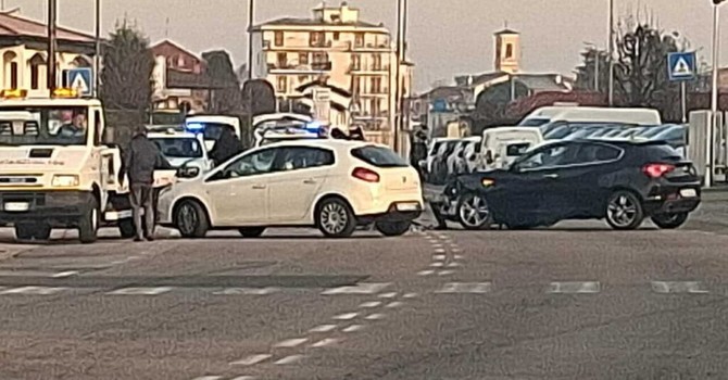Magenta: incidente in strada Robecco, motociclista finisce al pronto soccorso Magenta: incidente in strada Robecco, motociclista finisce al pronto soccorso