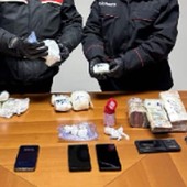 In auto con 1,5 kg di cocaina e oltre 40mila euro, arrestato uomo di Motta Visconti