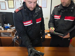 Vigevano, pistola rinvenuta all’interno del bagagliaio dell’auto: una persona denunciata dai Carabinieri