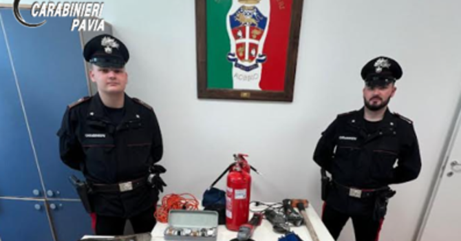 Castello d'Agogna, fuggono all’alt della Polizia locale: intercettati dai Carabinieri in campagna Castello d'Agogna, fuggono all’alt della Polizia locale: intercettati dai Carabinieri in campagna
