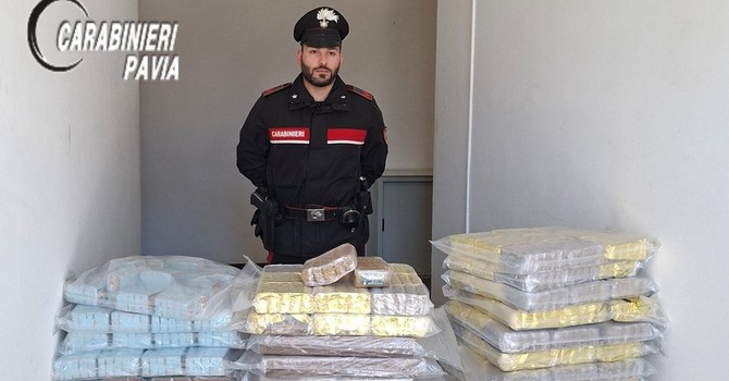 Voghera, arresto per droga e maxi sequestro di 320 chili di hashish Voghera, arresto per droga e maxi sequestro di 320 chili di hashish