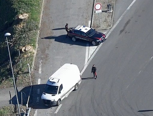 Prova a fuggire nei campi, arrestato dai Carabinieri un 22enne condannato per rapina