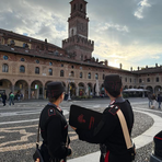 Vigevano, massacra di botte la compagna all’interno dell’abitazione: i carabinieri arrestano un 19enne