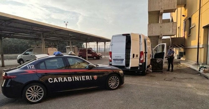 Vigevano, i carabinieri scongiurano furto di carburante. Arrestati due uomini in flagranza di reato dopo un inseguimento