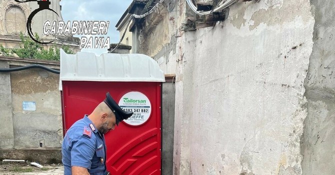 Pavia, recuperato l'oro rosso: i carabinieri sventano il furto in centro città Pavia, recuperato l'oro rosso: i carabinieri sventano il furto in centro città
