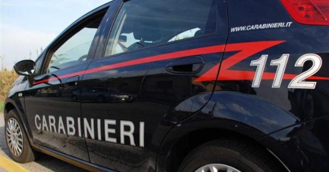 Mortara: infrange i vetri delle porte della palestra comunale e di un’auto in sosta, 23enne arrestato dai Carabinieri