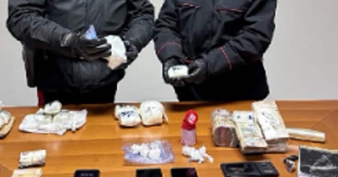 In auto con 1,5 kg di cocaina e oltre 40mila euro, arrestato uomo di Motta Visconti
