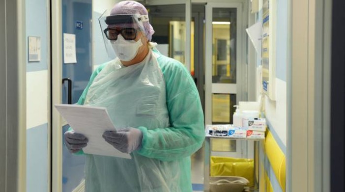 Covid-19, in Italia oggi 24.099 nuovi casi. Lombardia +4.533, Veneto +3.708, Piemonte +2.132, Campania +1.651