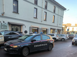 Mortara, “Dammi le tue scarpe” e poi gli rubano il cellulare. I carabinieri denunciano due giovani a piede libero